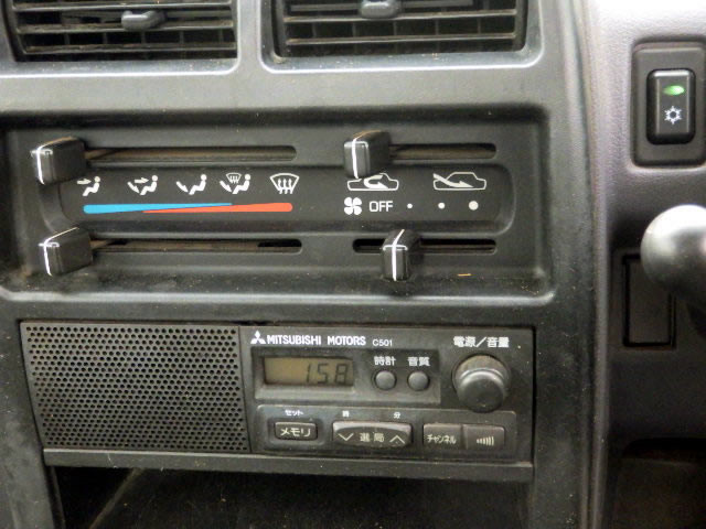 1999 Mitsubishi Minicab Truck U42T (UW-697888ba13774)[12]
