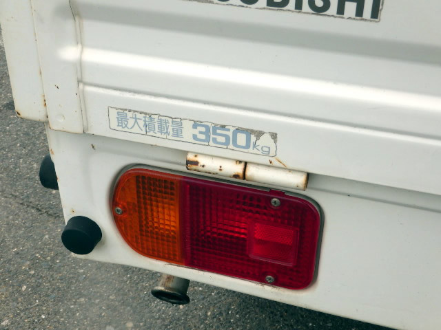 1999 Mitsubishi Minicab Truck U42T (UW-697888ba13774)[31]