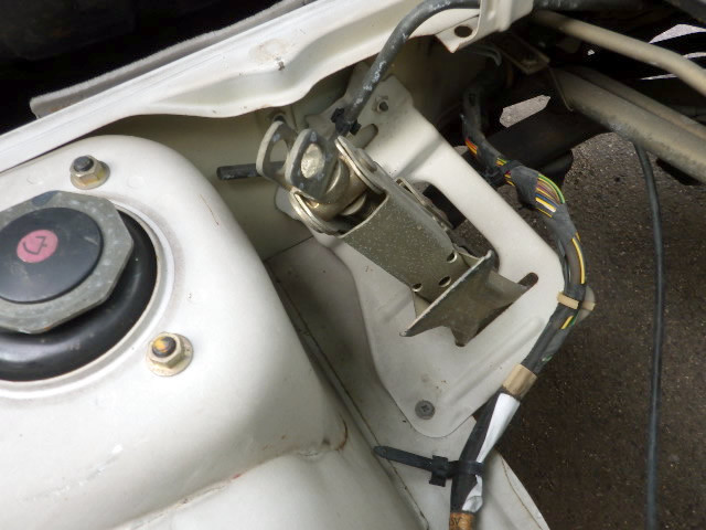 1997 Suzuki Carry Truck DC51T (UW-69843fe33570a)[18]