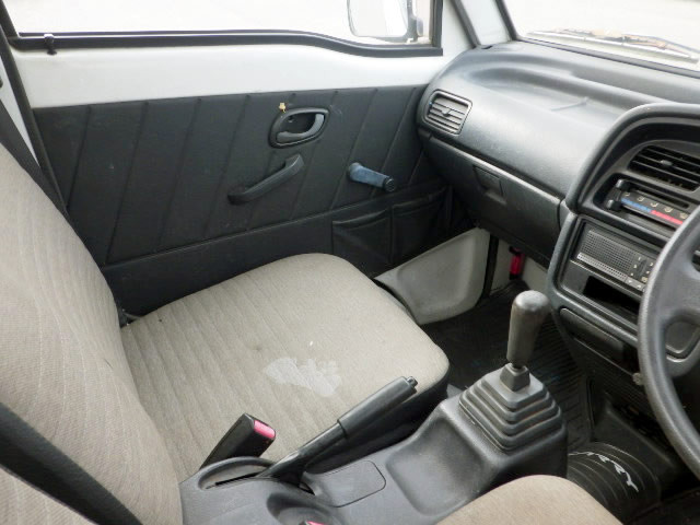 1997 Suzuki Carry Truck DC51T (UW-69843fe33570a)[8]