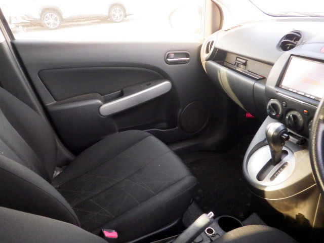 2012 Mazda Demio DE3FS (UW-697c4f4d444b9)[8]