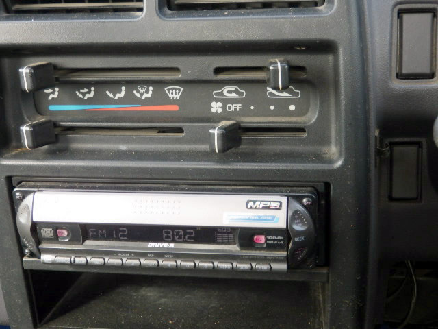 1997 Mitsubishi Minicab Truck U42T (UW-698452fcdd31d)[12]