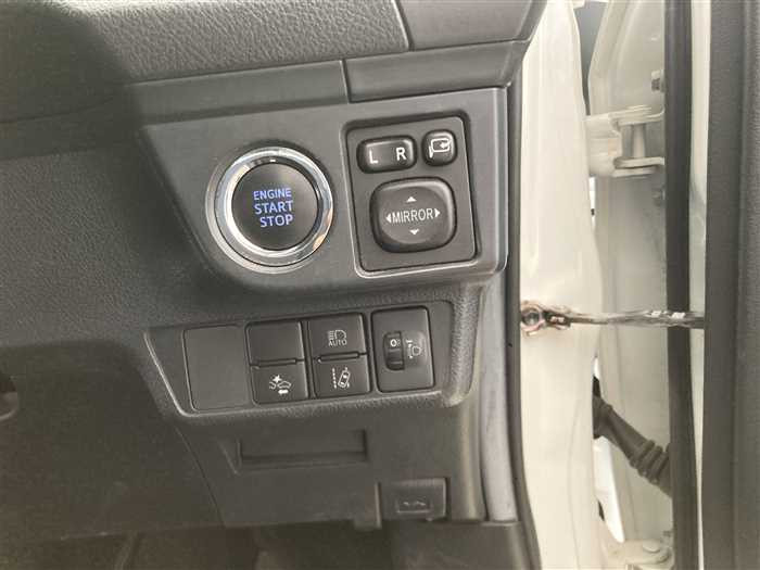 2020 Toyota Corolla Axio 5BA-NRE161 (UW-69ad001a9a3cb)[18]