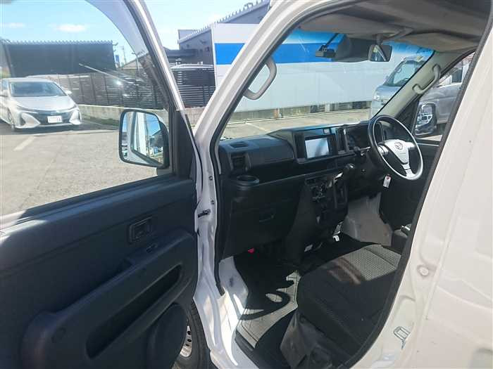 2021 Daihatsu Hijet Cargo S321V (UW-6981ac427f3d6)[12]