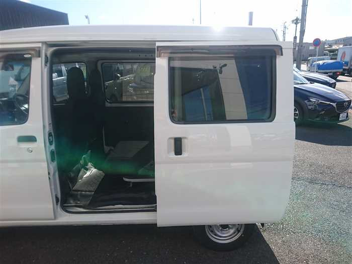 2021 Daihatsu Hijet Cargo S321V (UW-6981ac427f3d6)[13]