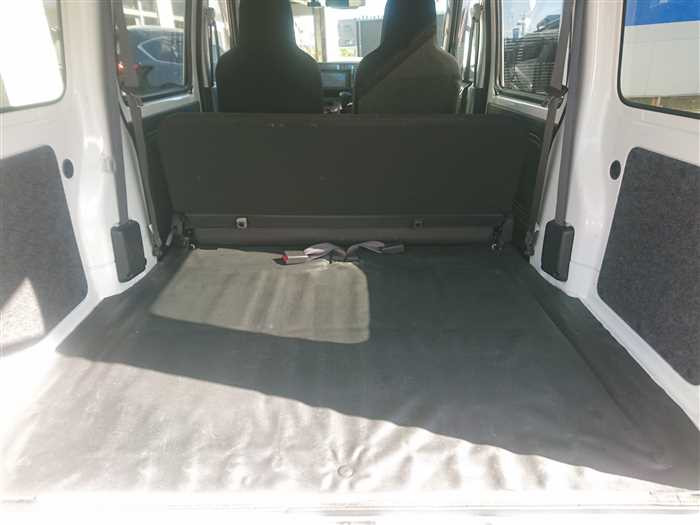 2021 Daihatsu Hijet Cargo S321V (UW-6981ac427f3d6)[15]