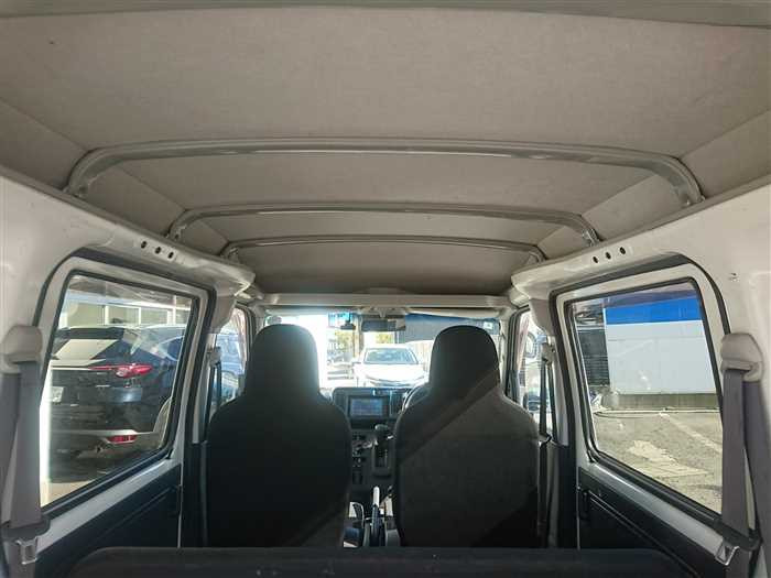 2021 Daihatsu Hijet Cargo S321V (UW-6981ac427f3d6)[16]