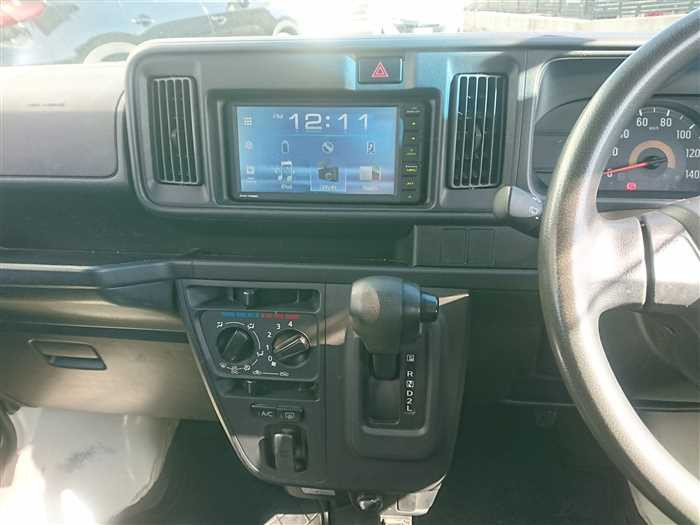 2021 Daihatsu Hijet Cargo S321V (UW-6981ac427f3d6)[19]