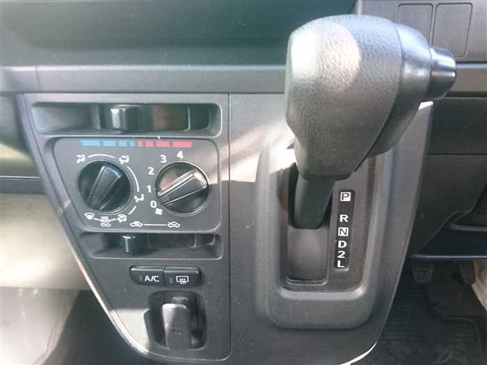 2021 Daihatsu Hijet Cargo S321V (UW-6981ac427f3d6)[22]