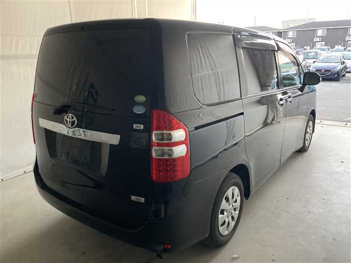 2013 Toyota Noah DBA-ZRR70G (UW-6981ac4618d35)[1]