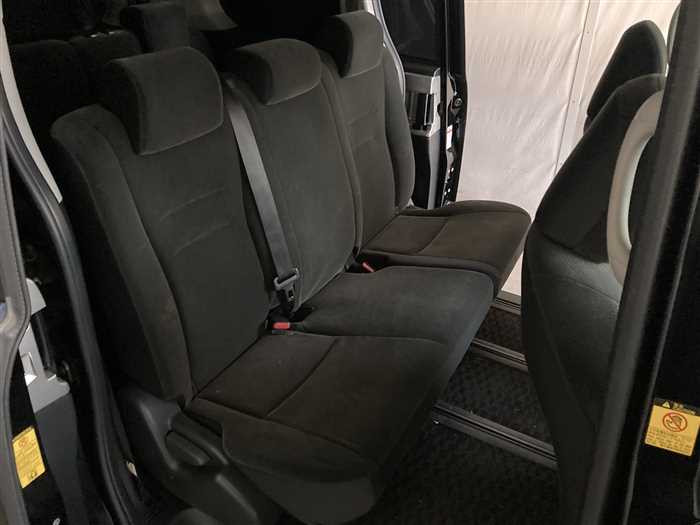 2013 Toyota Noah DBA-ZRR70G (UW-6981ac4618d35)[10]