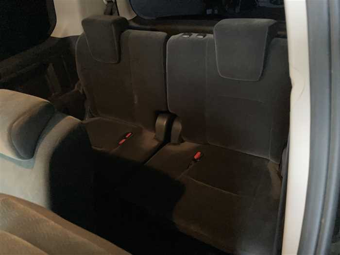 2013 Toyota Noah DBA-ZRR70G (UW-6981ac4618d35)[13]