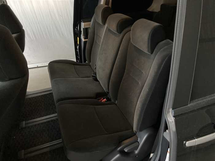 2013 Toyota Noah DBA-ZRR70G (UW-6981ac4618d35)[14]