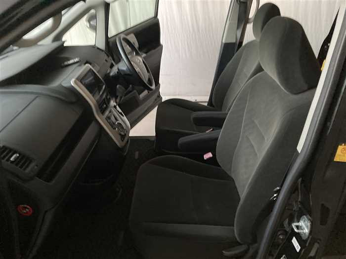 2013 Toyota Noah DBA-ZRR70G (UW-6981ac4618d35)[15]