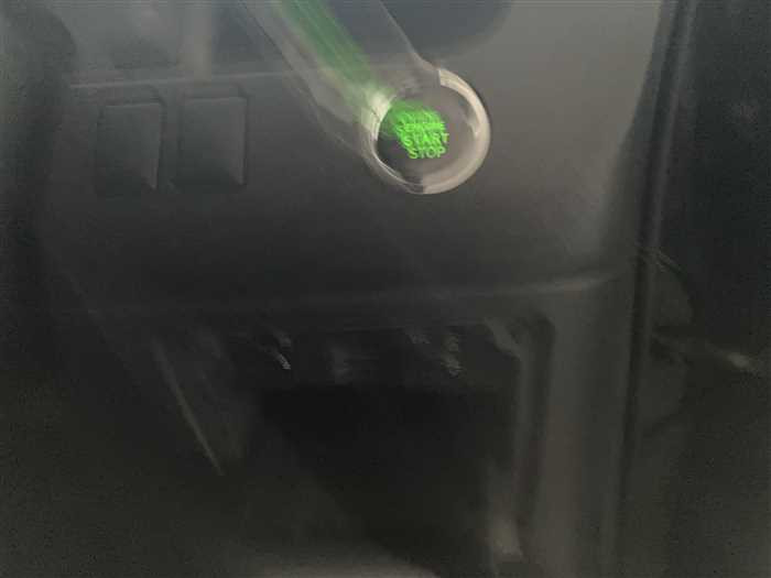 2013 Toyota Noah DBA-ZRR70G (UW-6981ac4618d35)[18]