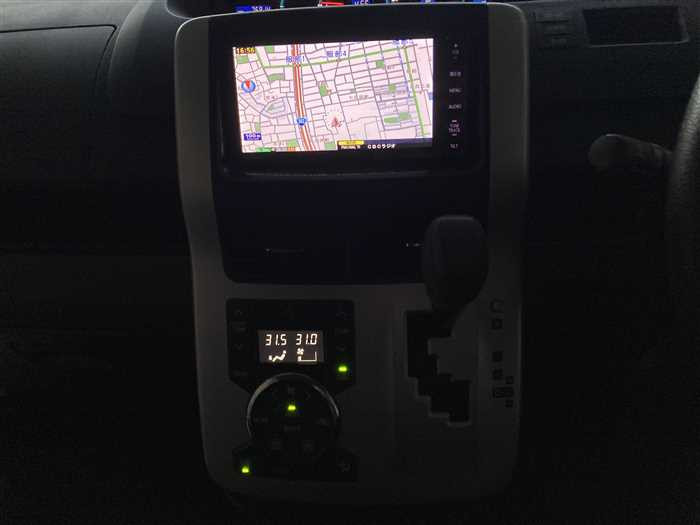 2013 Toyota Noah DBA-ZRR70G (UW-6981ac4618d35)[20]