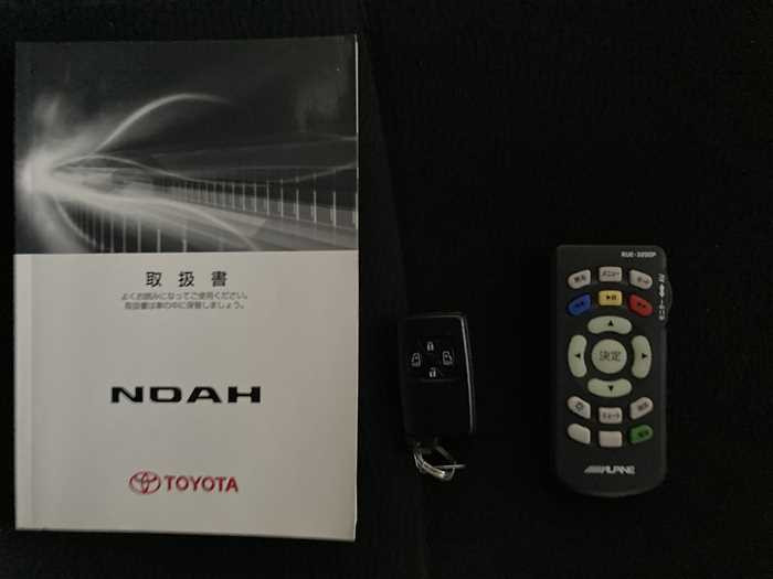 2013 Toyota Noah DBA-ZRR70G (UW-6981ac4618d35)[24]