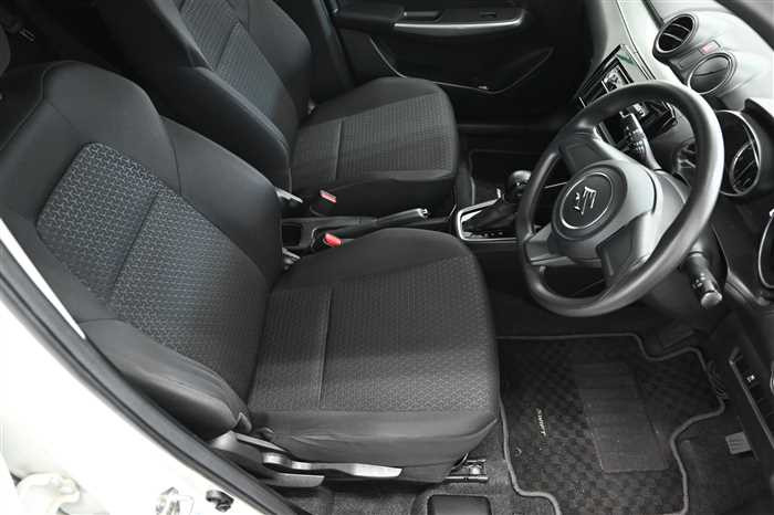 2017 Suzuki Swift DBA-ZC83S (UW-69a69417cf909)[8]