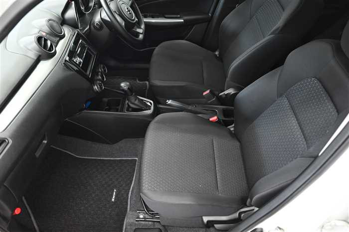 2017 Suzuki Swift DBA-ZC83S (UW-69a69417cf909)[11]