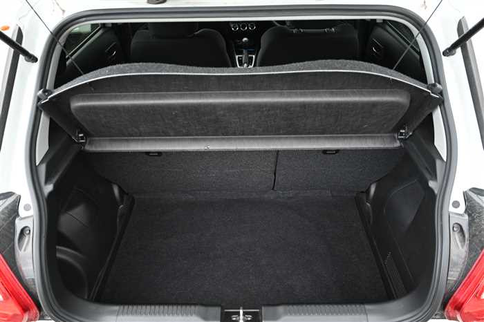 2017 Suzuki Swift DBA-ZC83S (UW-69a69417cf909)[12]