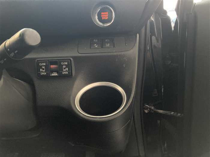 2019 Toyota Sienta DBA-NSP170G (UW-69ad0022b1e01)[19]