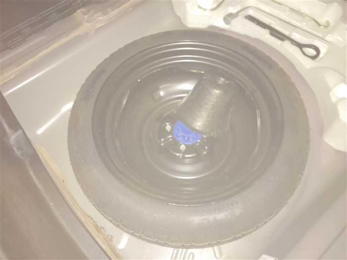 2013 Toyota Corolla Axio DBA-NZE161 (UW-69ad0022a2fc1)[12]