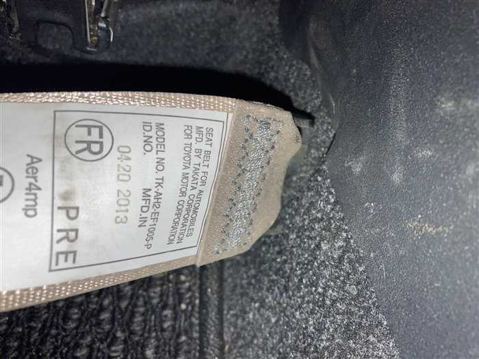 2013 Toyota Corolla Axio DBA-NZE161 (UW-69ad0022a2fc1)[22]