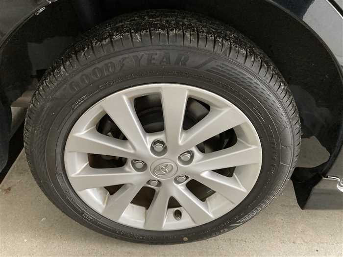 2014 Toyota Isis DBA-ZGM11W (UW-69ad0008e85e5)[8]