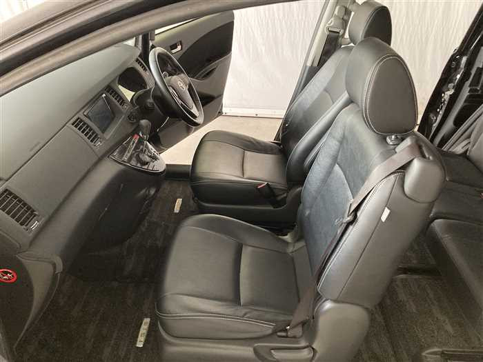 2014 Toyota Isis DBA-ZGM11W (UW-69ad0008e85e5)[15]