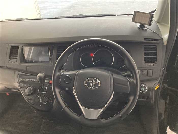 2014 Toyota Isis DBA-ZGM11W (UW-69ad0008e85e5)[17]