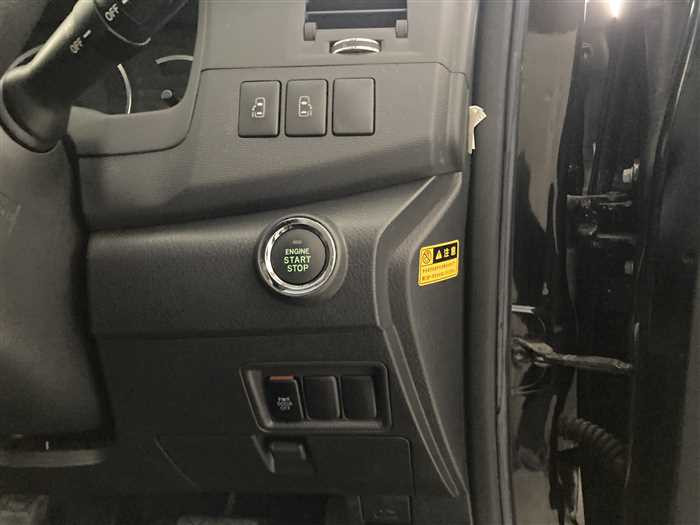 2014 Toyota Isis DBA-ZGM11W (UW-69ad0008e85e5)[18]