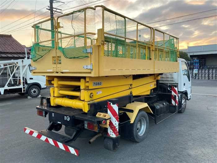 2005 Isuzu Elf PB-NKR81AN (UW-69b27945c8a88)[1]