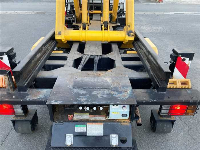 2005 Isuzu Elf PB-NKR81AN (UW-69b27945c8a88)[9]