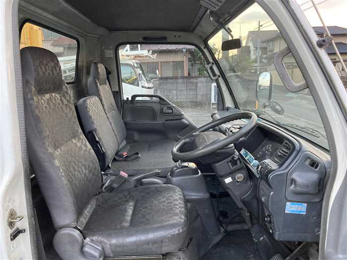 2005 Isuzu Elf PB-NKR81AN (UW-69b27945c8a88)[17]