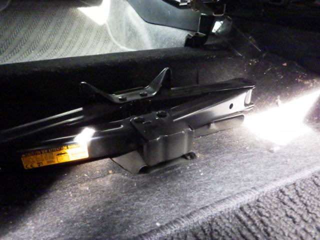 2011 Subaru Trezia NCP120X (UW-6981b1ee981ed)[23]