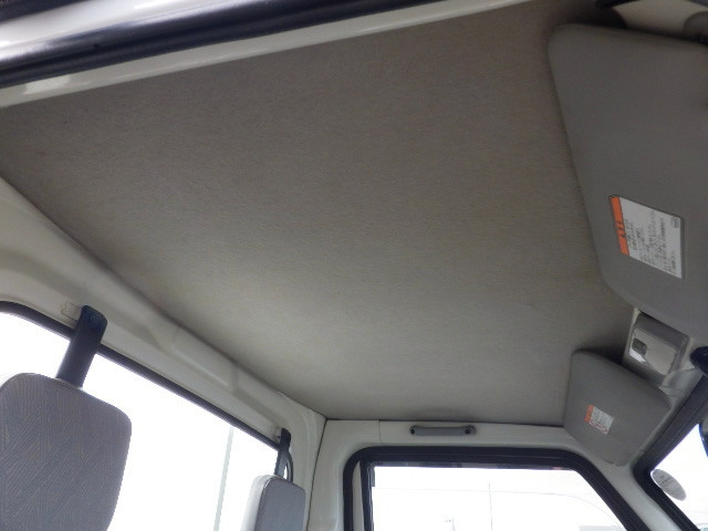 2001 Mitsubishi Minicab Truck U62T (UW-6981c77152803)[18]