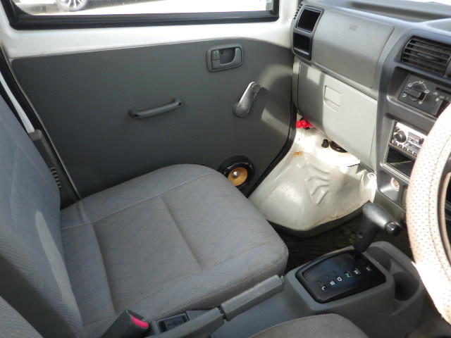 2001 Mitsubishi Minicab Truck U62T (UW-6981c77152803)[9]