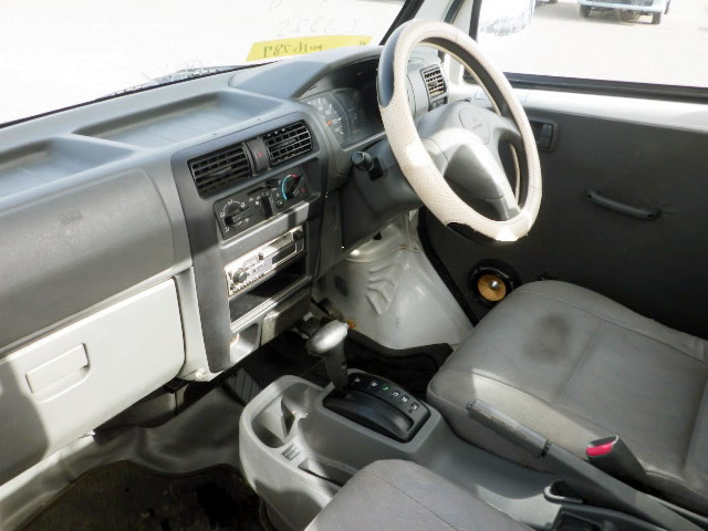 2001 Mitsubishi Minicab Truck U62T (UW-6981c77152803)[10]