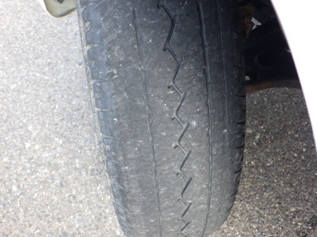 2001 Mitsubishi Minicab Truck U62T (UW-6981c77152803)[27]