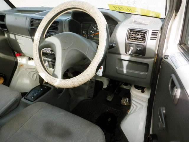 2001 Mitsubishi Minicab Truck U62T (UW-6981c77152803)[11]