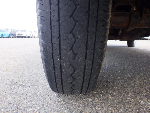 2001 Mitsubishi Minicab Truck U62T (UW-6981c77152803)[29]