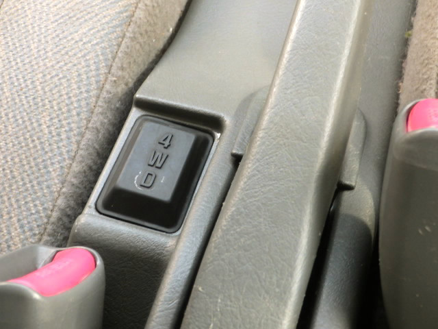 2001 Mitsubishi Minicab Truck U62T (UW-6981c77152803)[15]