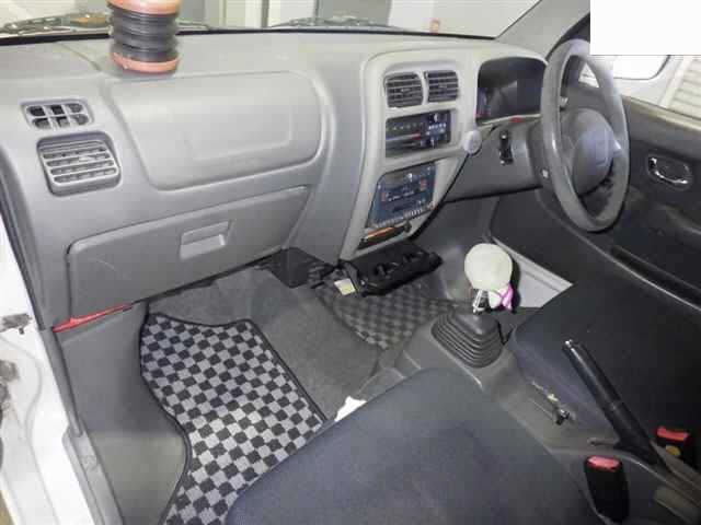 2001 Suzuki Every Wagon DA52W (UW-697c7e7b4109c)[2]