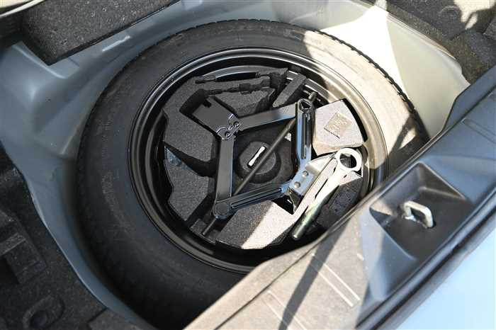 2013 Subaru Forester DBA-SJG (UW-6981ac2fa421c)[13]