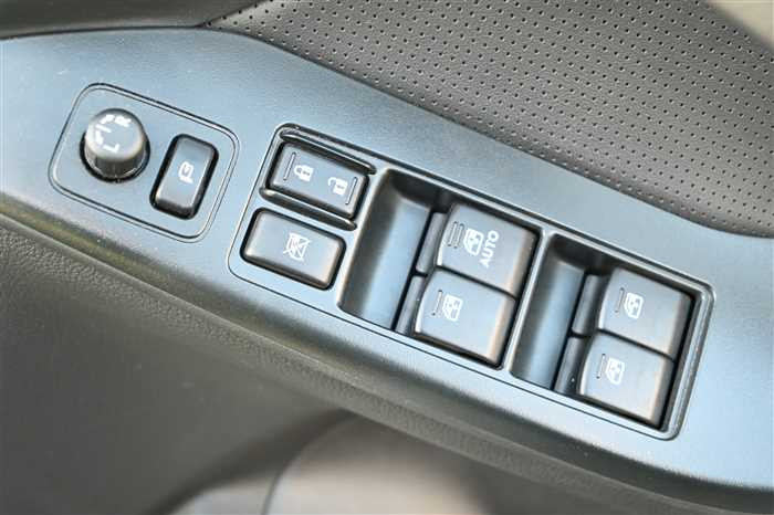 2013 Subaru Forester DBA-SJG (UW-6981ac2fa421c)[16]