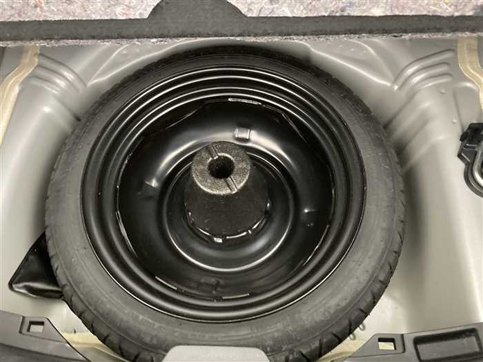 2017 Toyota Vitz KSP130 (UW-6981ac31a8c86)[12]