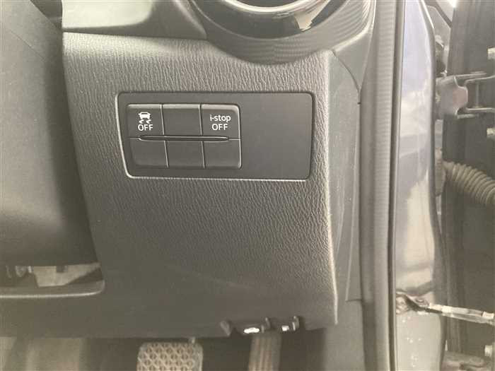 2015 Mazda Demio DBA-DJ3FS (UW-6981ac33ee00c)[17]