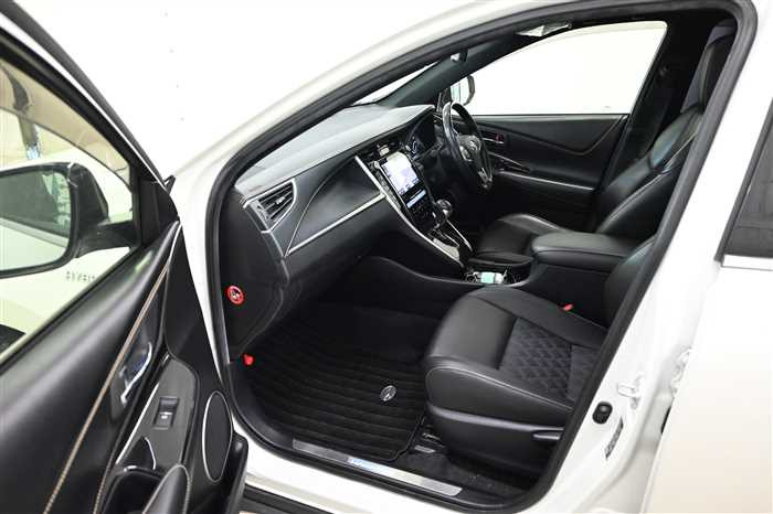 2018 Toyota Harrier Hybrid DAA-AVU65W (UW-6981ac37329f9)[13]