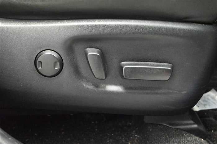 2018 Toyota Harrier Hybrid DAA-AVU65W (UW-6981ac37329f9)[14]