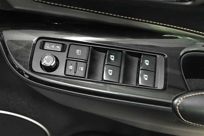 2018 Toyota Harrier Hybrid DAA-AVU65W (UW-6981ac37329f9)[15]